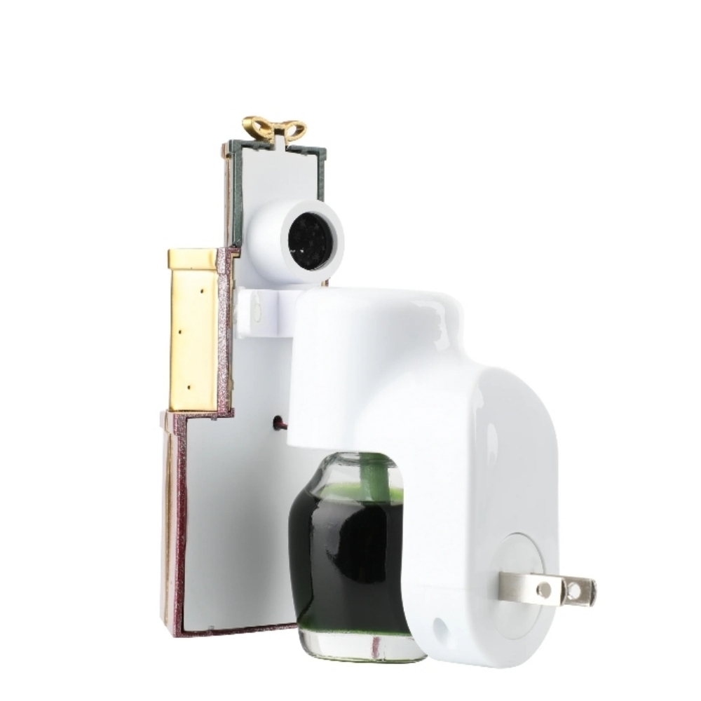 Holiday Scent Diffuser Plug-in - Picture 7 of 9